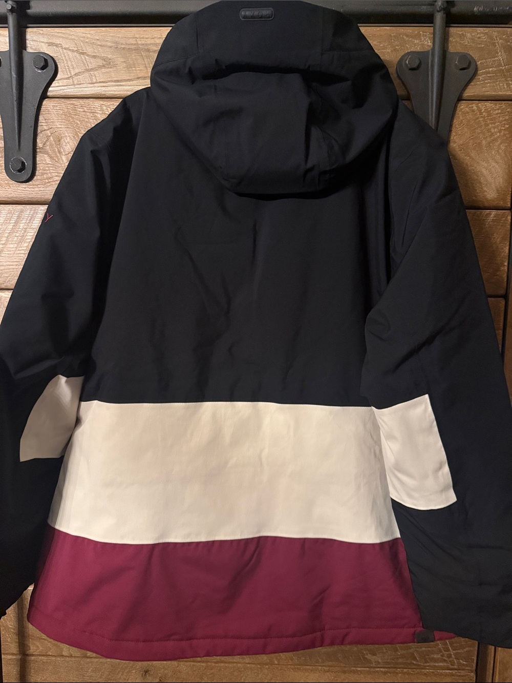 Women’s Roxy Ski Jacket - Picture 9 of 11